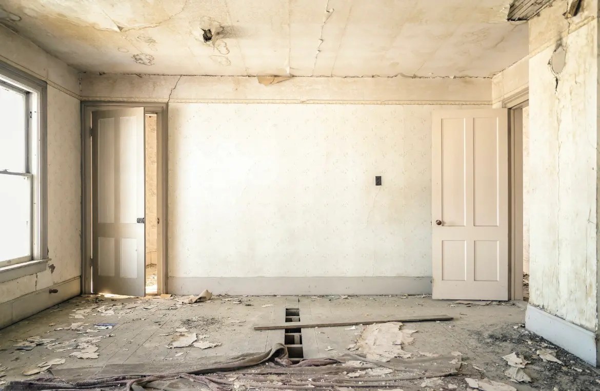 Waste disposal crew managing a cleanout project in Tea